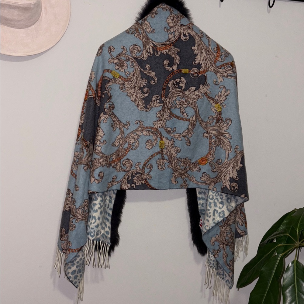 Wolfie Cashmere Cape - Picture 4 of 9